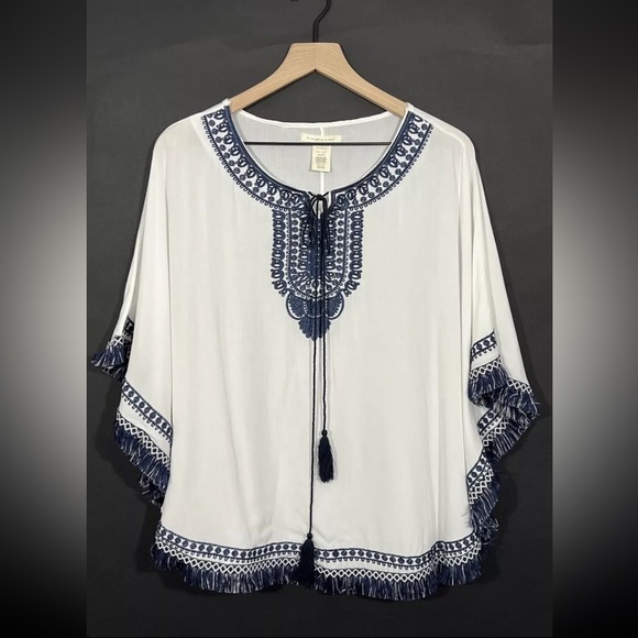 Do Everything in Love Embroidered Poncho with Fringe Blue White Tassels OS Boho - Picture 3 of 10